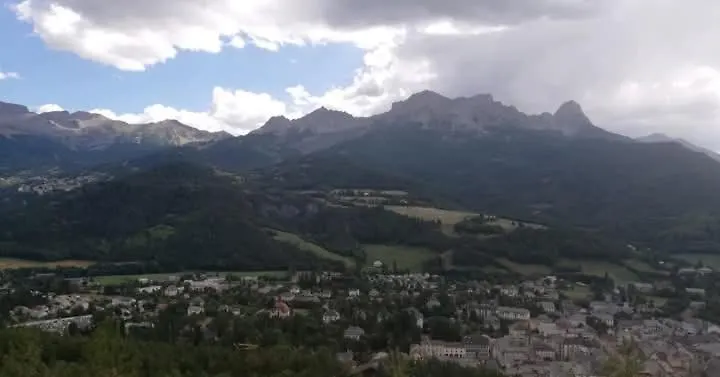 Appartement App Vue Montagne Barcelonnette Proche Piscine Rando Riviere Nature